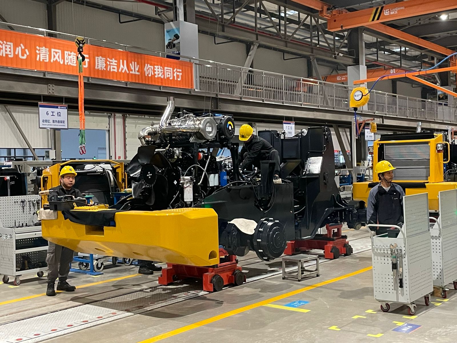 Сотрудник нашей компании посетил завод техники LiuGong в Китае